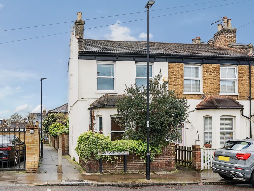 3 bed end terrace house for sale in Gordon Road, Enfield EN2, £440,000