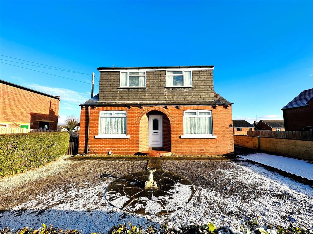 3 bed detached house for sale in Kingsway, Ossett WF5, £350,000 Zoopla