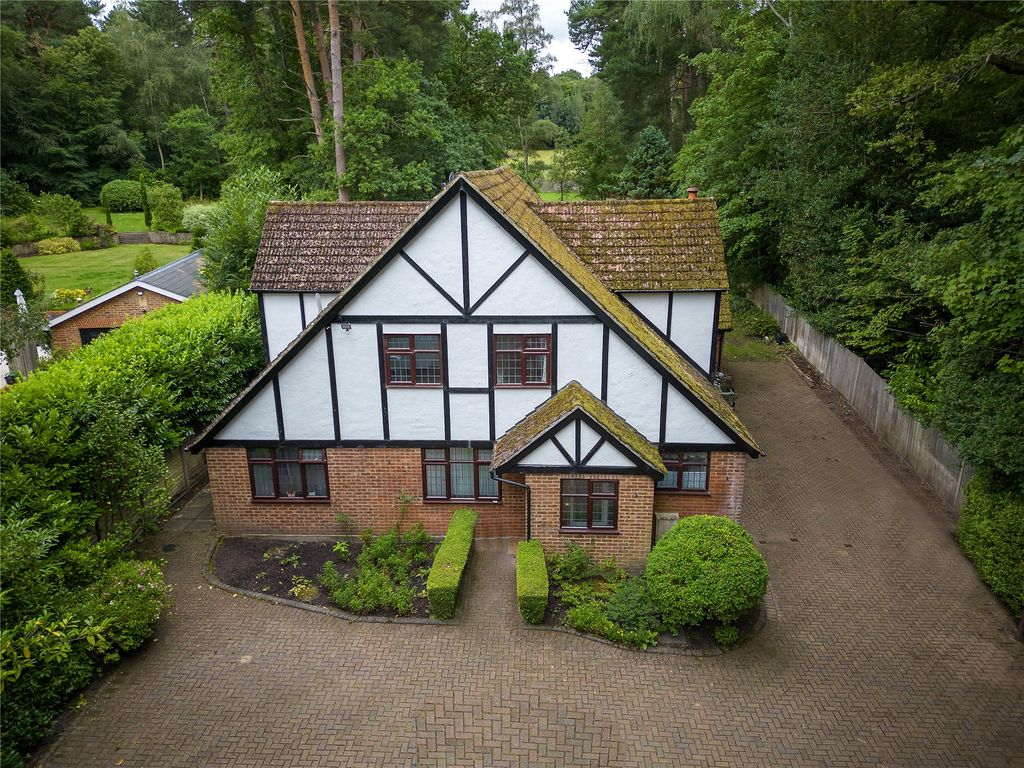 5 bed detached house for sale in Heath Ride, Finchampstead, Wokingham