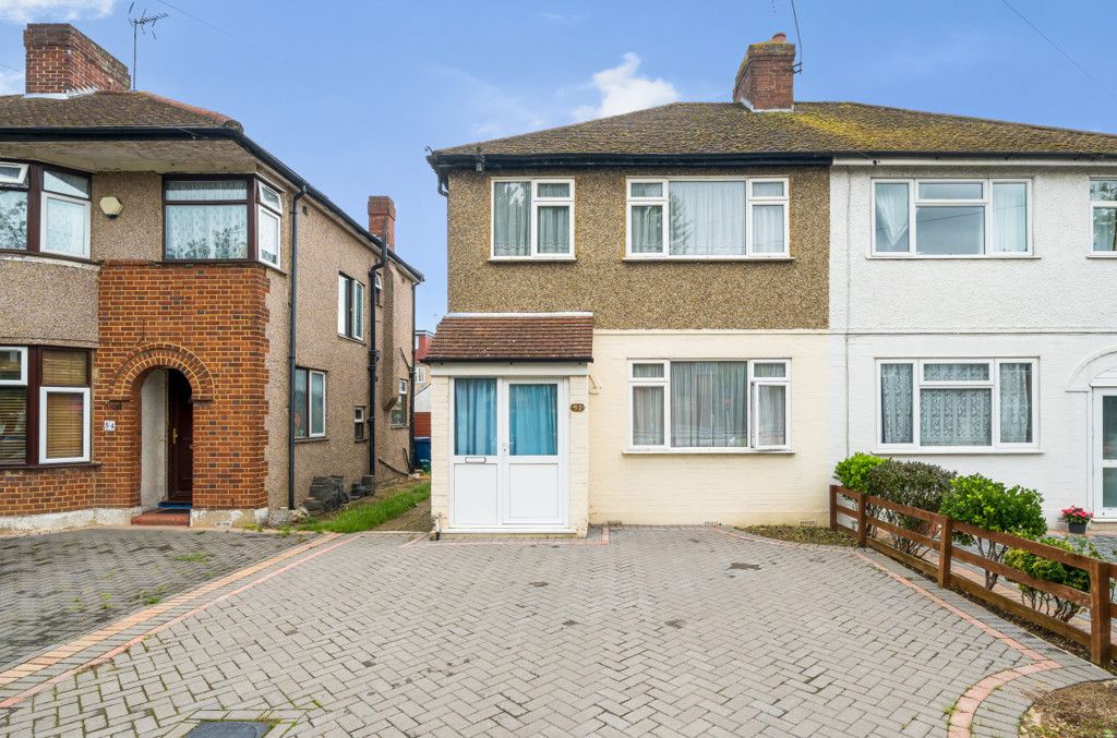 3 bed semidetached house for sale in Parkfield Road, Northolt