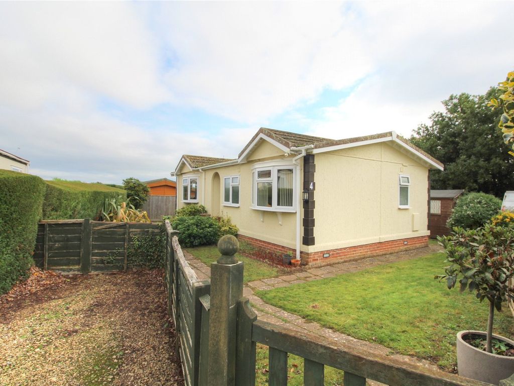 2 bed bungalow for sale in Oakcliff Park, Mount Pleasant Road, Dawlish