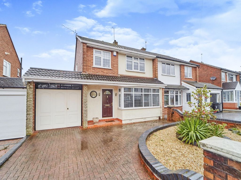 3 bed semidetached house for sale in Fairview Crescent, Kingswinford