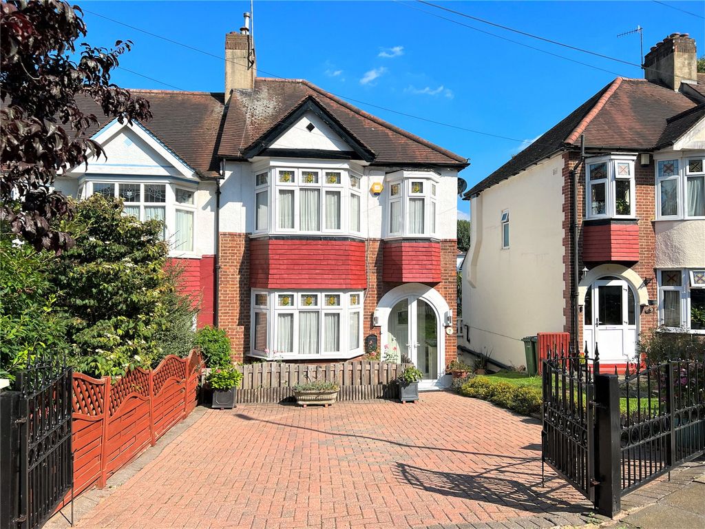 3 bed end terrace house for sale in Cheriton Drive, Plumstead Common