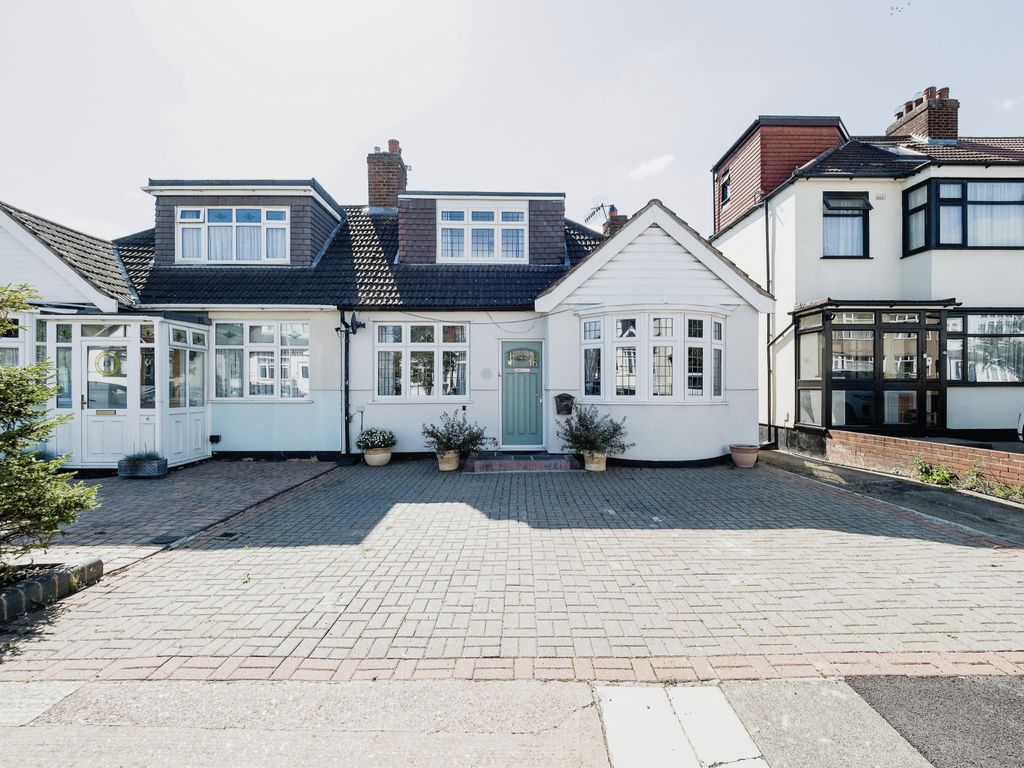 2 bed bungalow for sale in Hillfoot Avenue, Collier Row, Romford, Essex