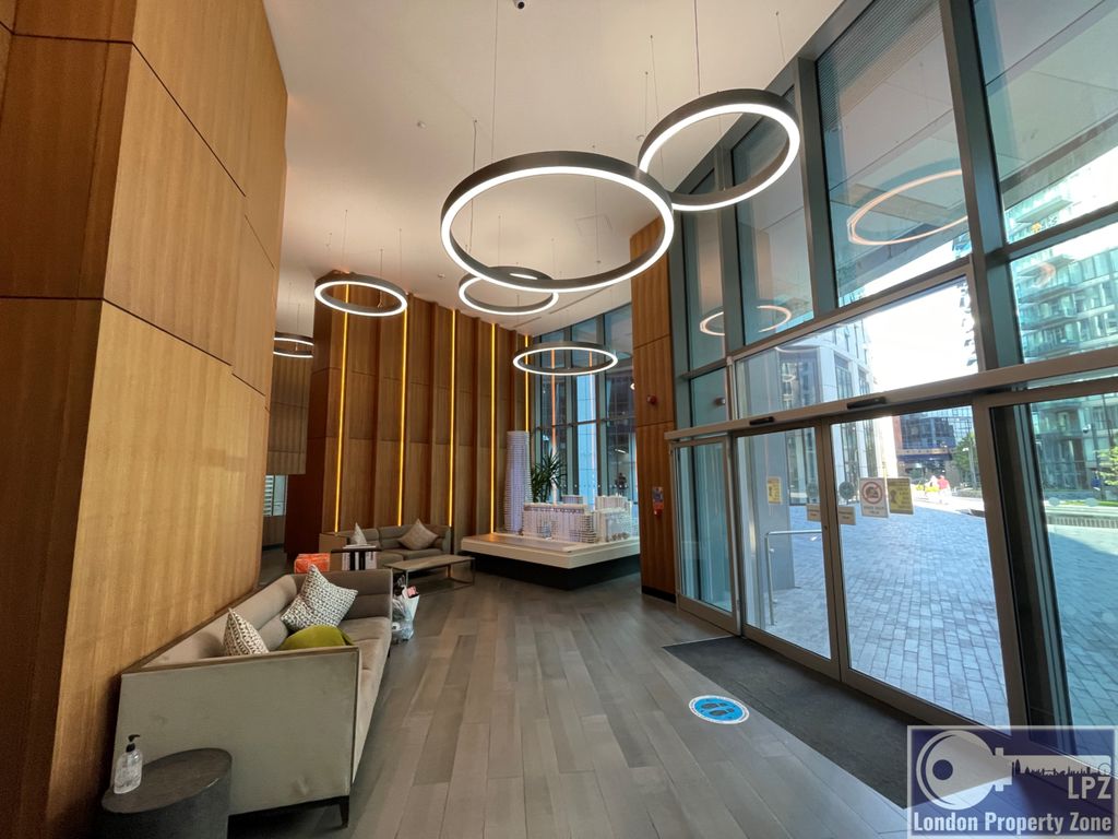 Crossharbour Plaza, Canary Wharf E14