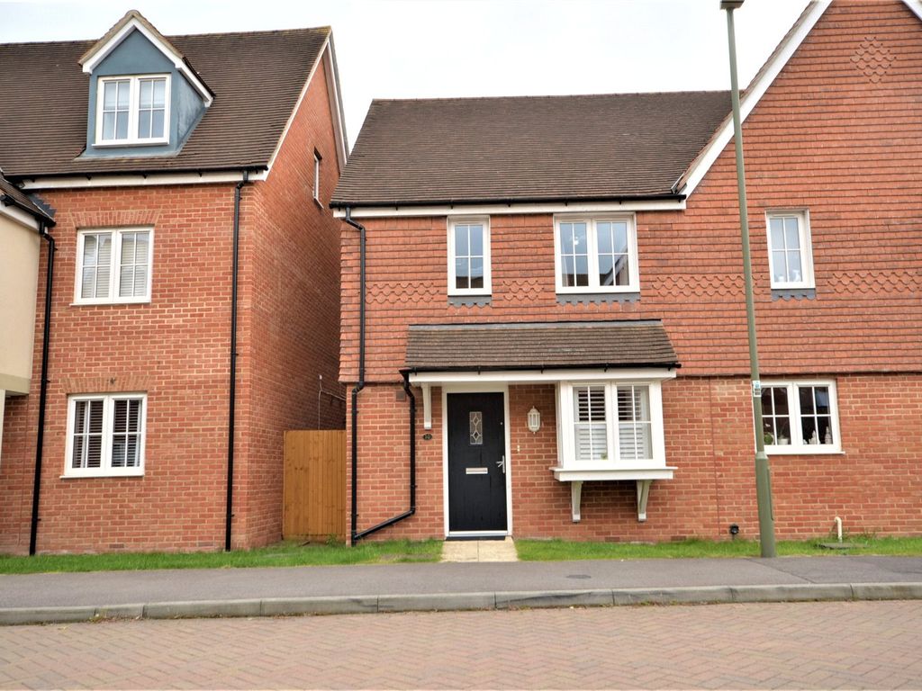 3 bed semidetached house to rent in Horley, Surrey RH6 Zoopla