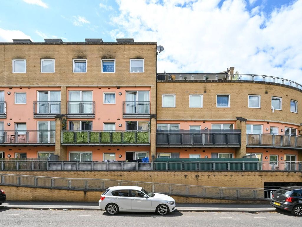 2 bed flat for sale in Woodridge Close, Feltham TW14, £240,000 Zoopla