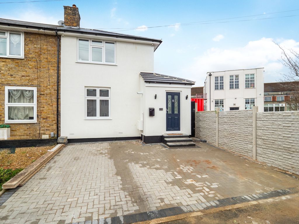 3 bed end terrace house for sale in Welbeck Road, Carshalton SM5, £
