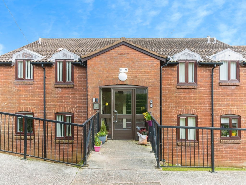 2 bed flat for sale in Pebble Court, Paignton TQ4, £170,000 Zoopla