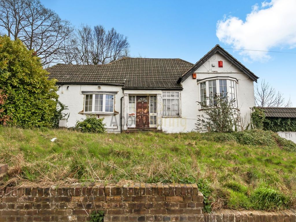 4 bed detached house for sale in Downsview Road, London SE19, £650,000