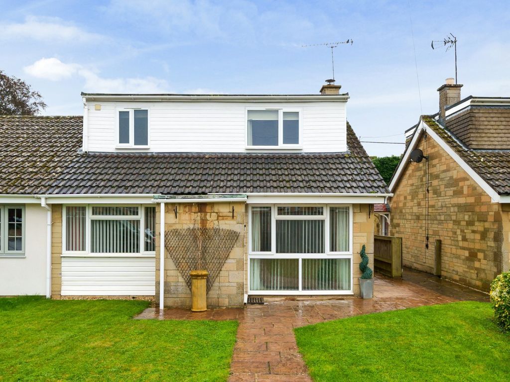 2 bed bungalow for sale in Aldsworth Close, Fairford, Gloucestershire
