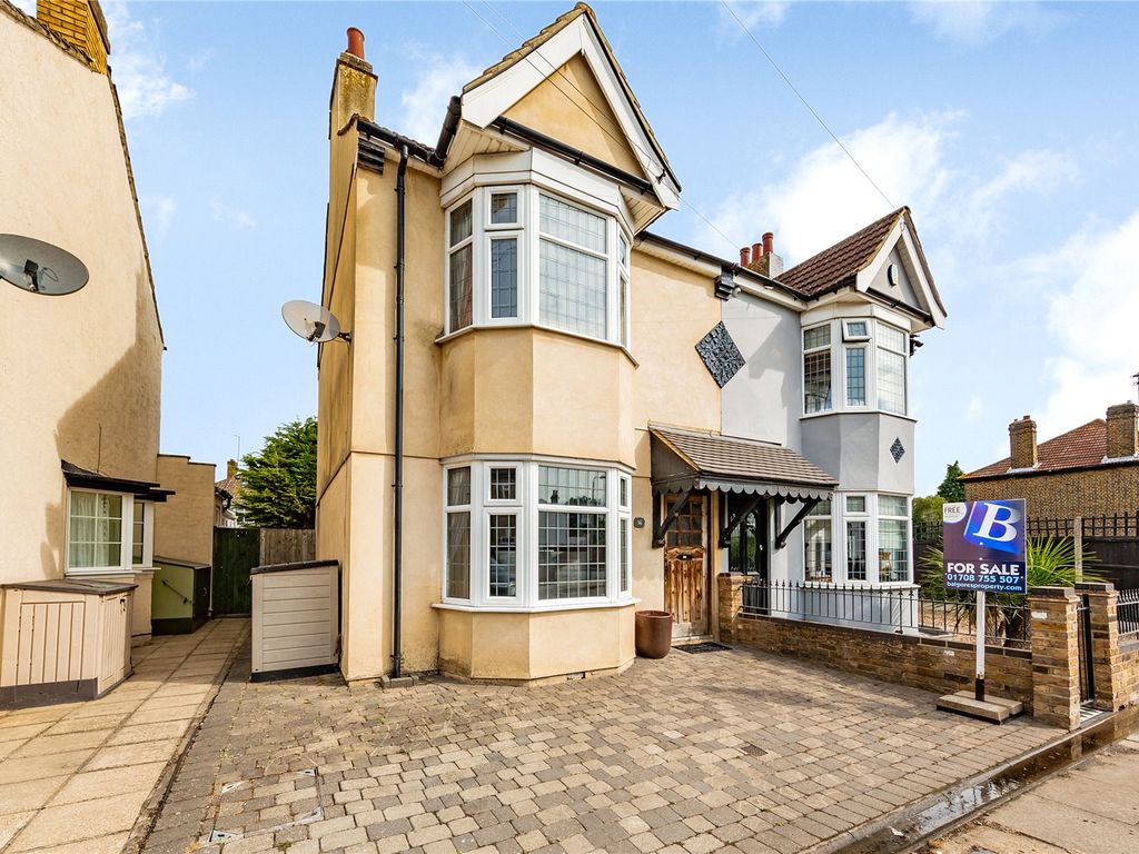 3 bed semidetached house for sale in Oak Street, Romford RM7 Zoopla