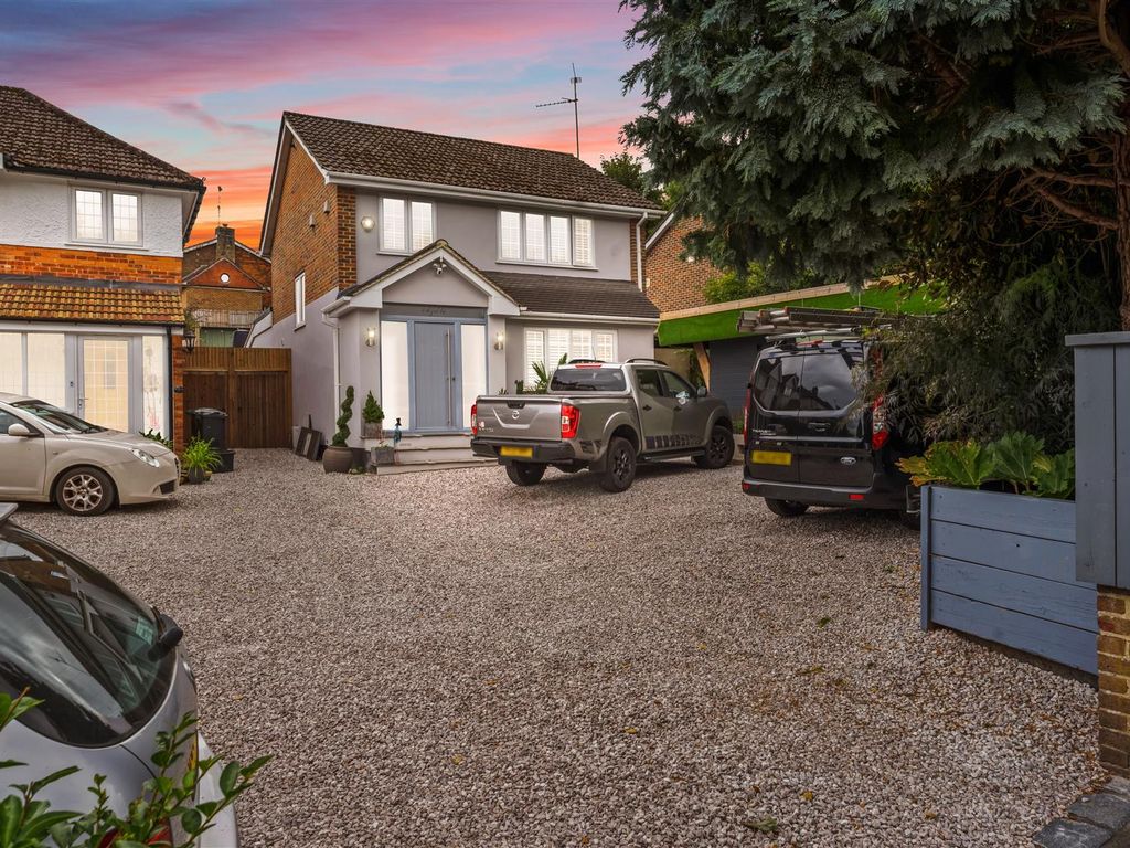 3 bed detached house for sale in Chipstead Lane, Kingswood, Tadworth KT20 Zoopla