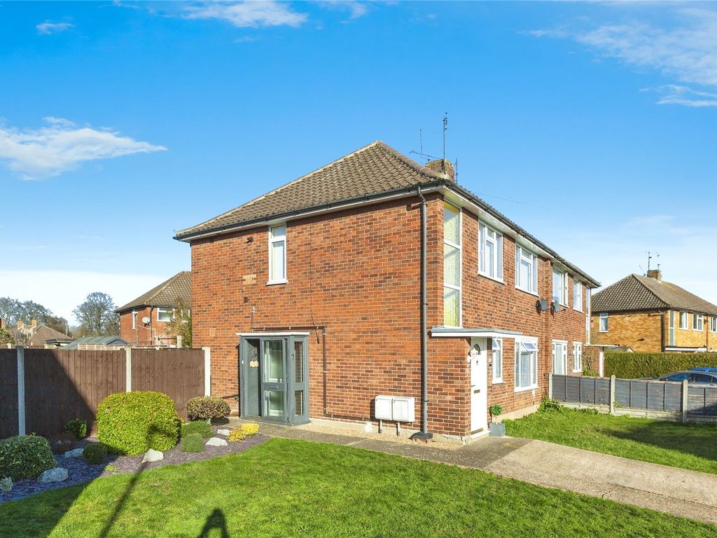 2 bed for sale in Hillside, Maidenhead, Berkshire SL6, £