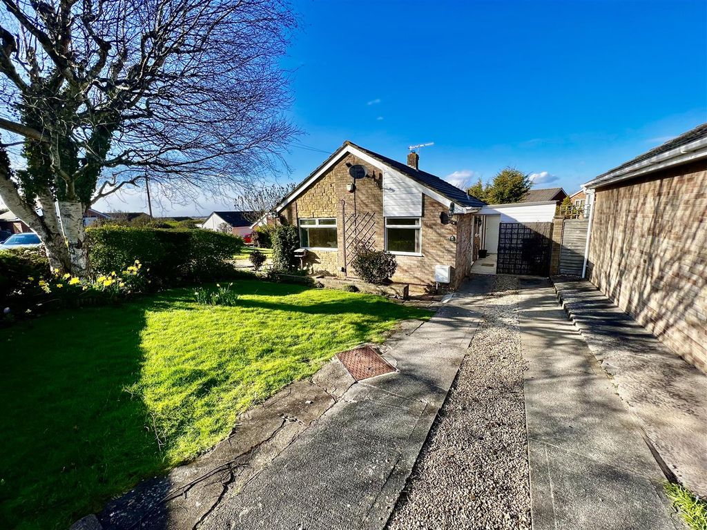 2 bed detached bungalow for sale in Weston Way, Hutton, WestonSuper