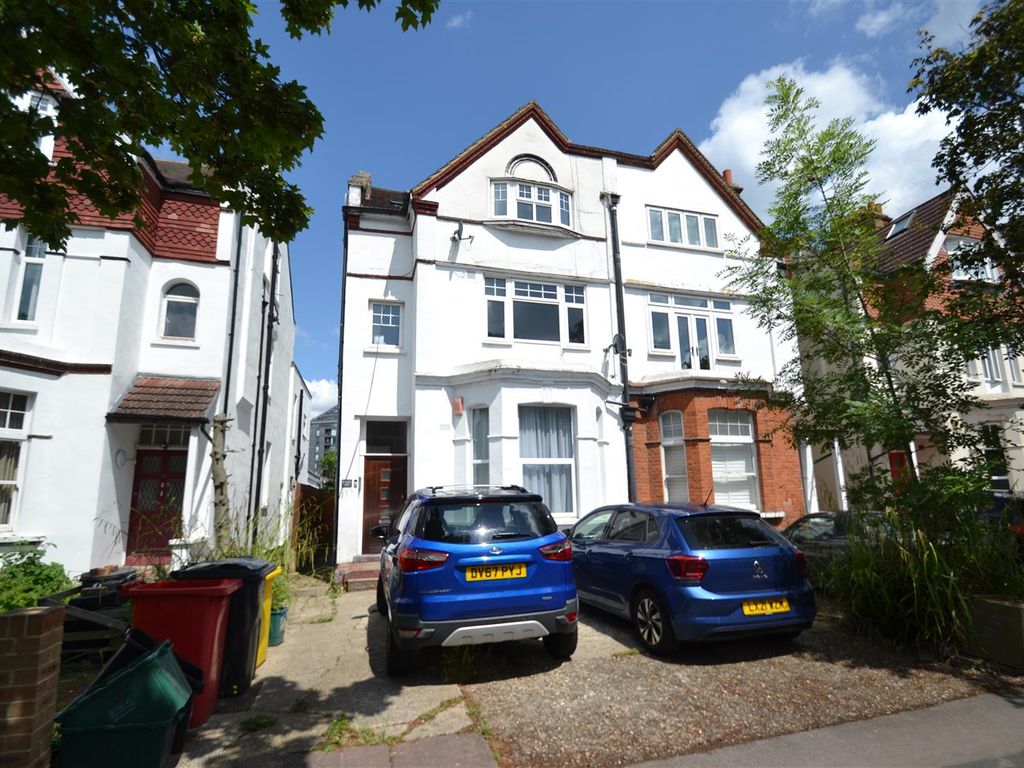 2 bed flat for sale in Queen Anne Avenue, Bromley BR2, £300,000 Zoopla