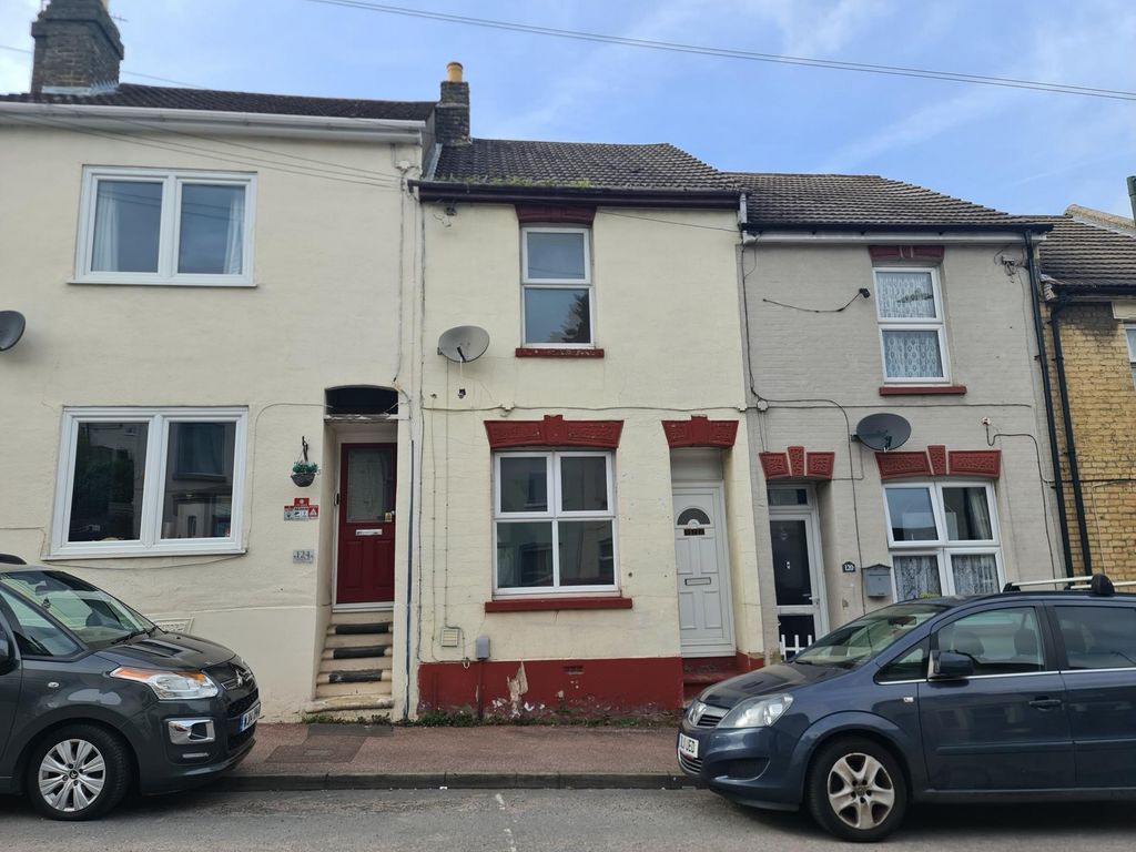 3 Bed Terraced House To Rent In Castle Road Chatham ME4 1 300 Pcm 3-bed-terraced-house-to-rent-in-castle-road-chatham-me4-1-300-pcm
