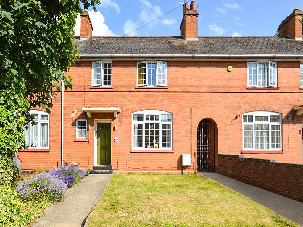 3 bed terraced house for sale in Garden Road, Dunstable, Bedfordshire