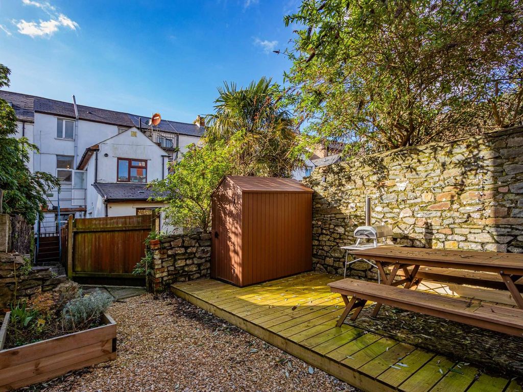 3 bed flat for sale in Kings Road, Pontcanna, Cardiff CF11, £240,000