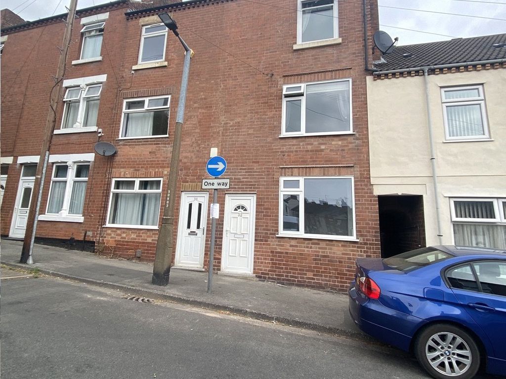 4 bed terraced house to rent in Graham Street, Ilkeston, Derbyshire DE7