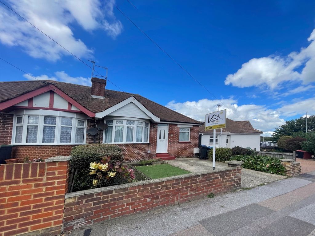 2 bed bungalow to rent in Newington Road, Ramsgate CT12, £1,150 pcm Zoopla
