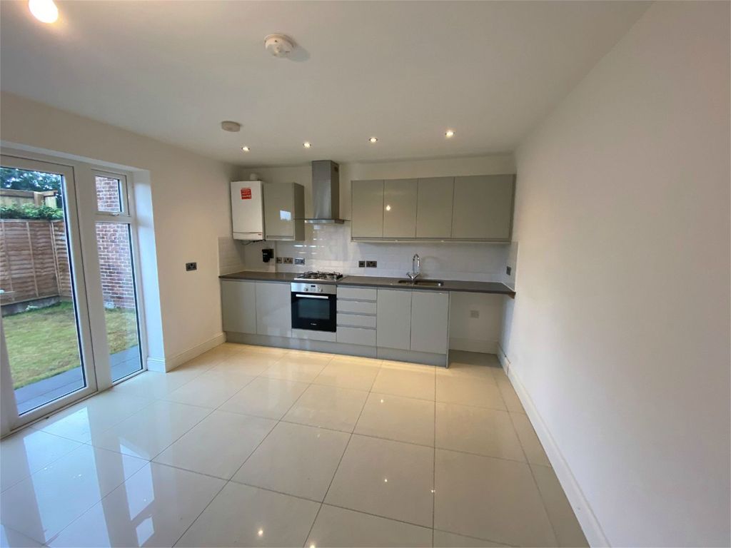 2 bed semidetached house to rent in Oakside, Denham, Uxbridge