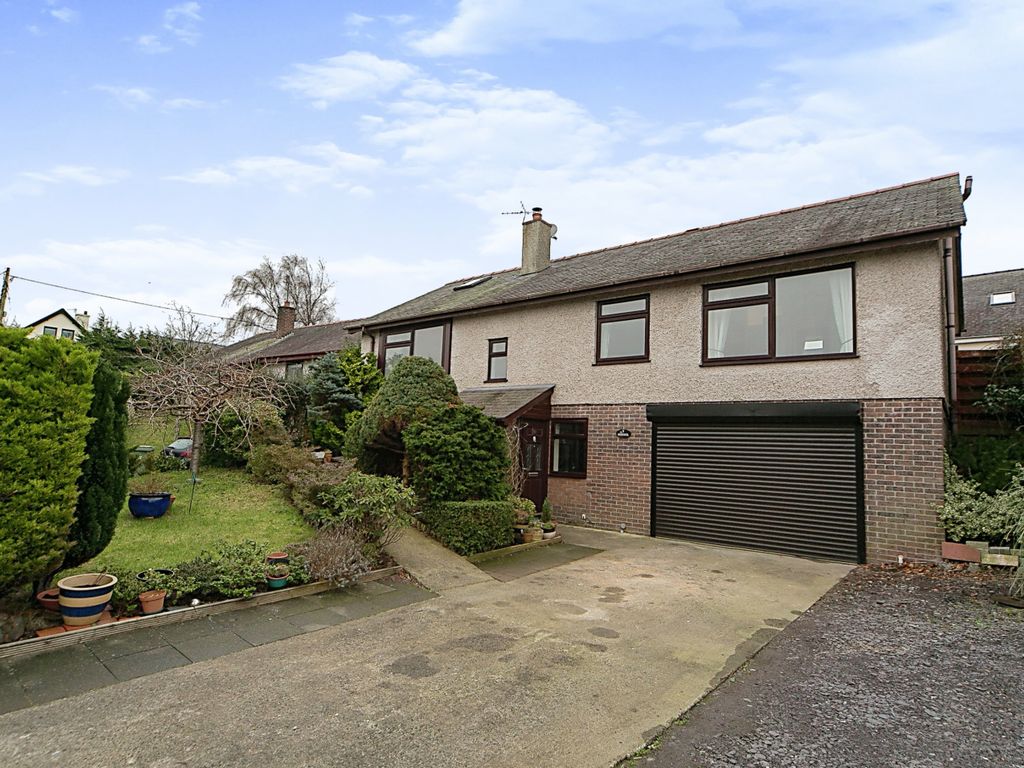 4 bed detached house for sale in Bryn Y Mor, Y Felinheli, Gwynedd LL56