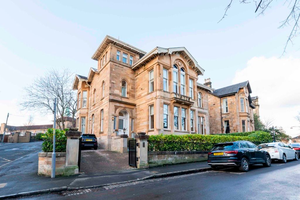 3 bed flat to rent in Dundonald Road, Dowanhill, Glasgow G12, £3,350