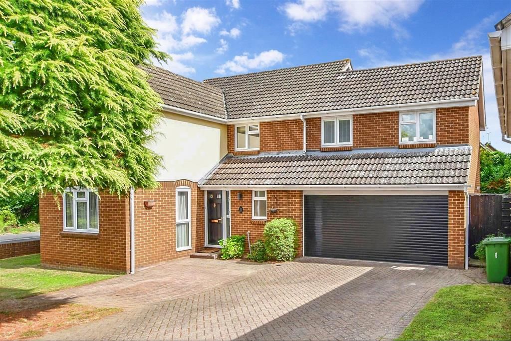 4 bed detached house for sale in Horseshoe Close, Billericay, Essex