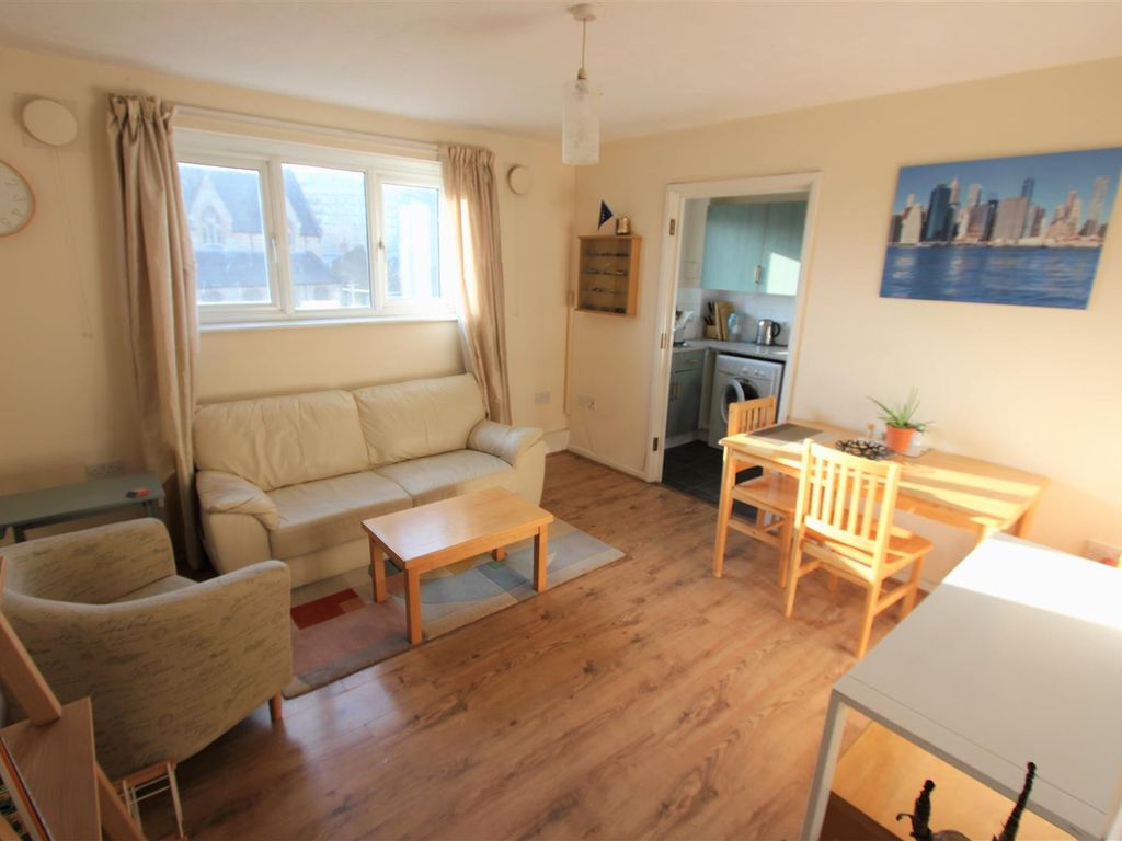 2 bed flat to rent in Royal Connaught Apartments, City Airport, London