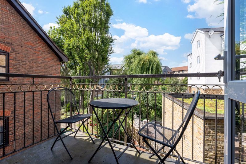 2 bed flat for sale in Clarendon Mews, Bexley DA5, £250,000 Zoopla