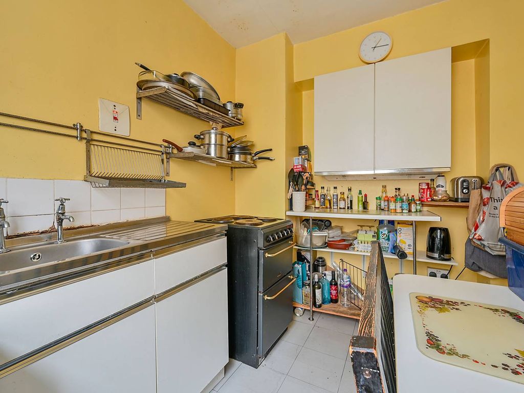 2 bed flat for sale in Brook Green, Brook Green, London W14, £475,000