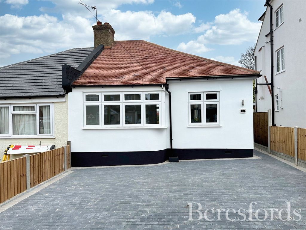 3 bed bungalow for sale in Westland Avenue, Hornchurch RM11, £600,000