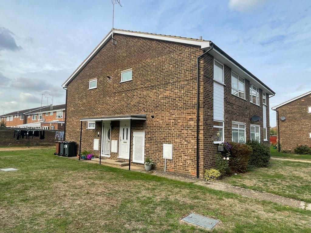 2 bed for sale in Hampton Close, Bragbury End, Stevenage SG2