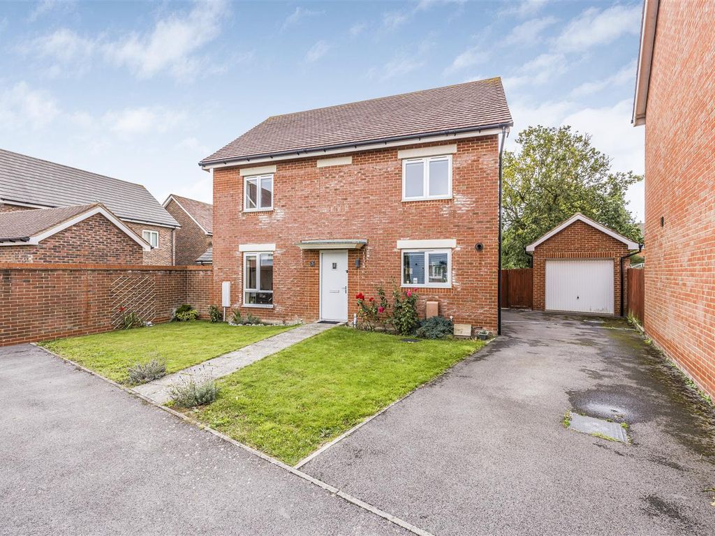 4 bed detached house for sale in Hedgerow Close, Felpham, Bognor Regis
