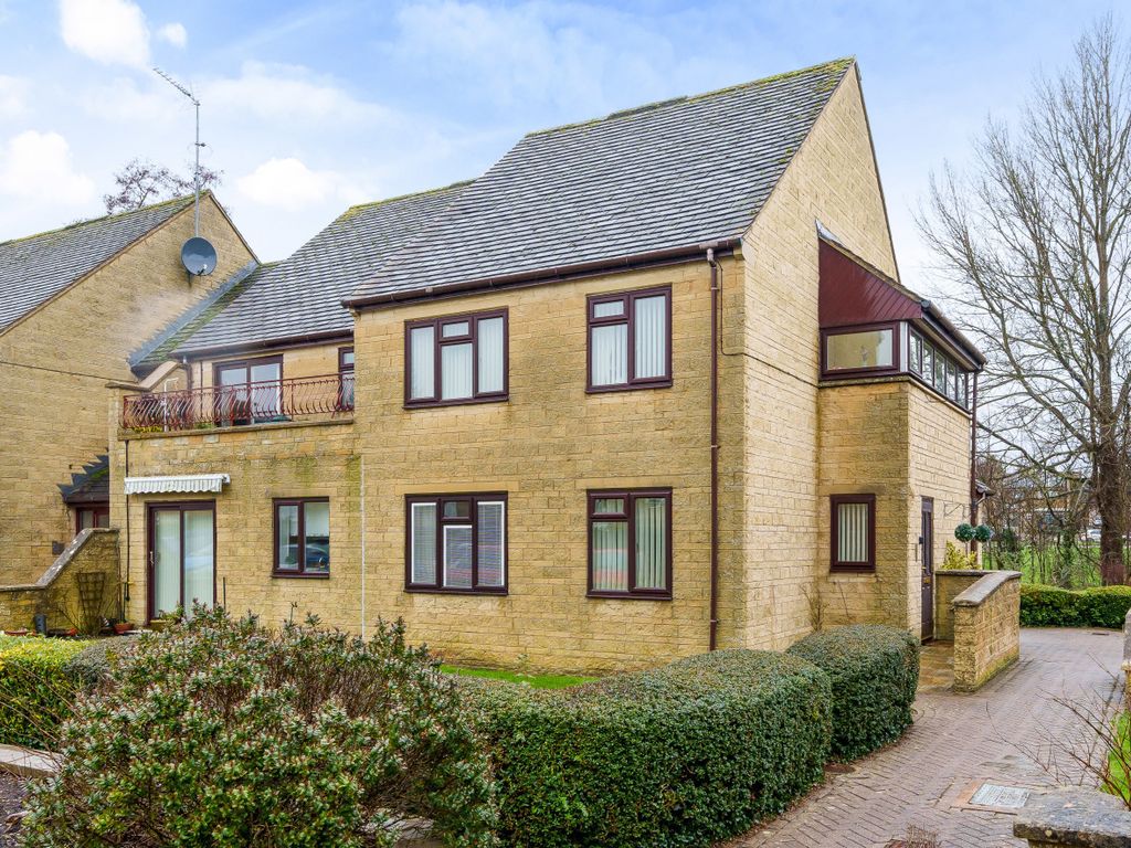 2 bed for sale in Trafalgar Road, Cirencester