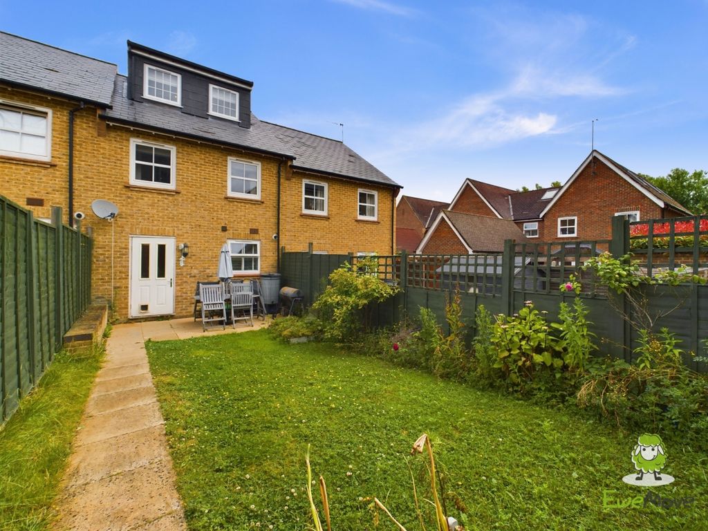 3 bed terraced house for sale in Woolston Place, SherfieldOnLoddon