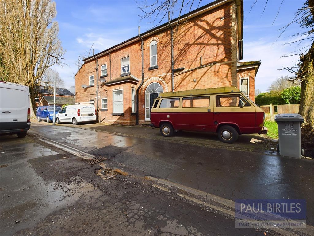 1 bed flat to rent in Moss Vale Road, Urmston, Manchester M41, £650 pcm