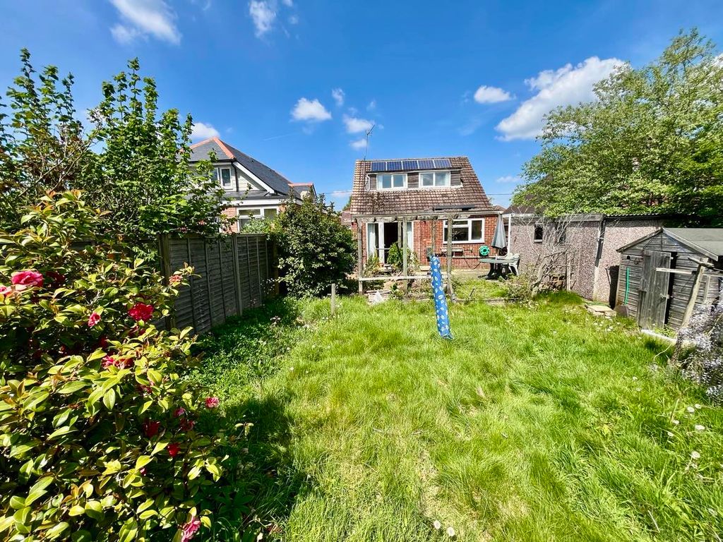 3 bed detached house for sale in Elmhurst Road, Henwick, Thatcham RG18