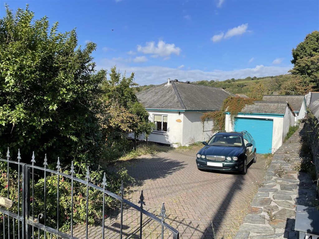 4 bed detached bungalow for sale in Bodmin Road, St Austell, St