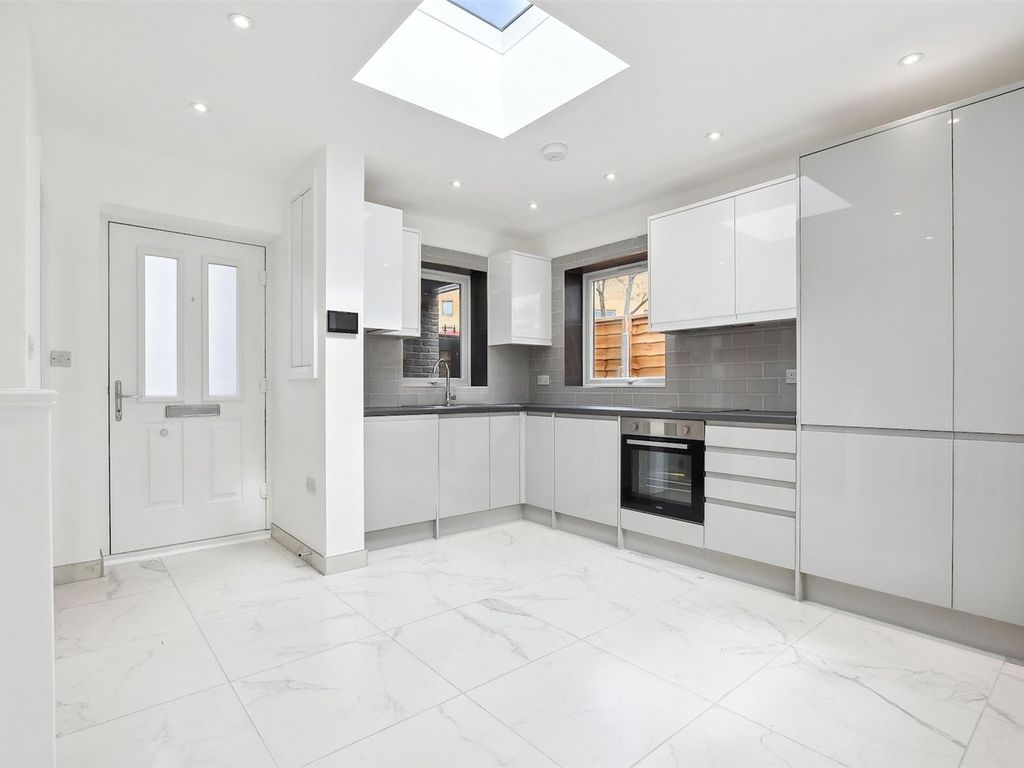 2 bed detached house for sale in Parkland Road, London N22 Zoopla