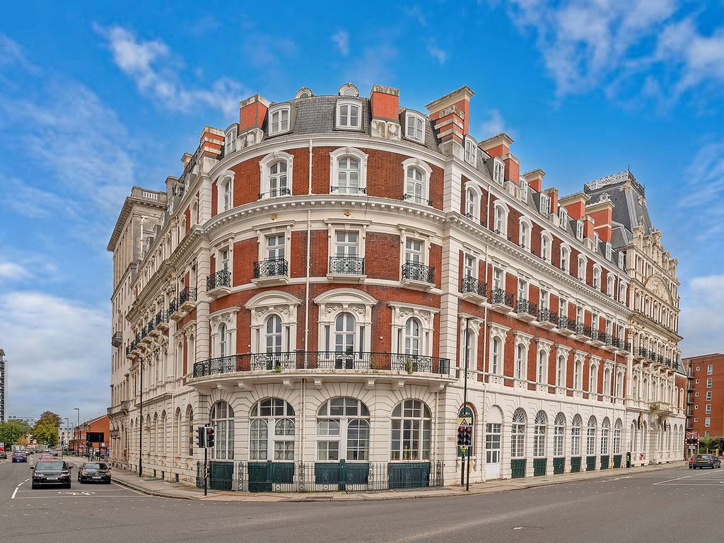 5 bed penthouse for sale in Imperial Apartments, South Western House