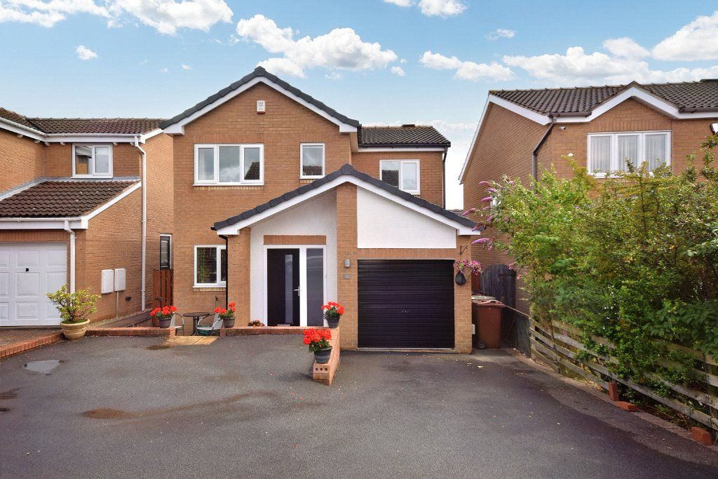 3 bed detached house for sale in Grange Drive, Ossett, West Yorkshire