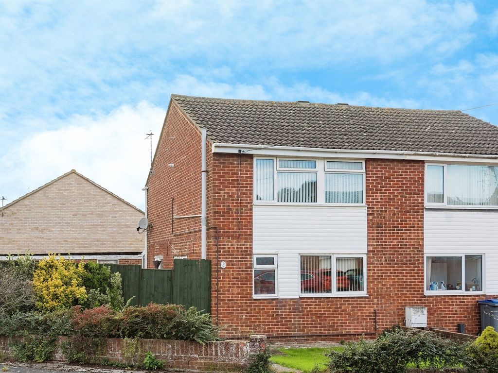 3 bed semidetached house for sale in Wordsworth Close, Royal Wootton