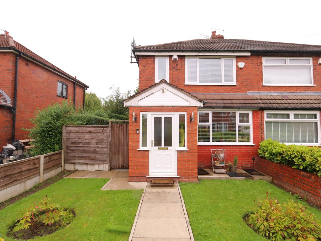 3 bed semidetached house for sale in Franklyn Close, Denton