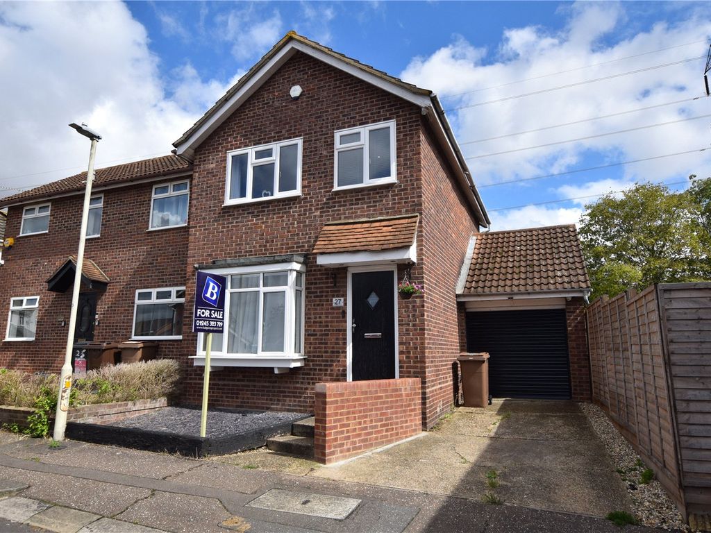 3 bed semidetached house for sale in Hawkwood Close, South Woodham