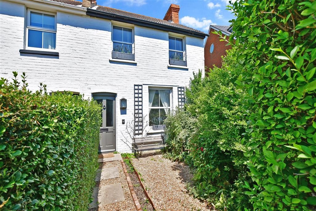 3 bed end terrace house for sale in Beacon Terrace, Seabrook, Hythe