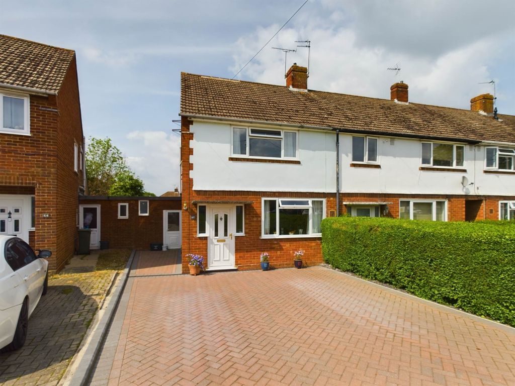 2 bed semidetached house for sale in Cromwell Avenue, Aylesbury HP19, £325,000 Zoopla