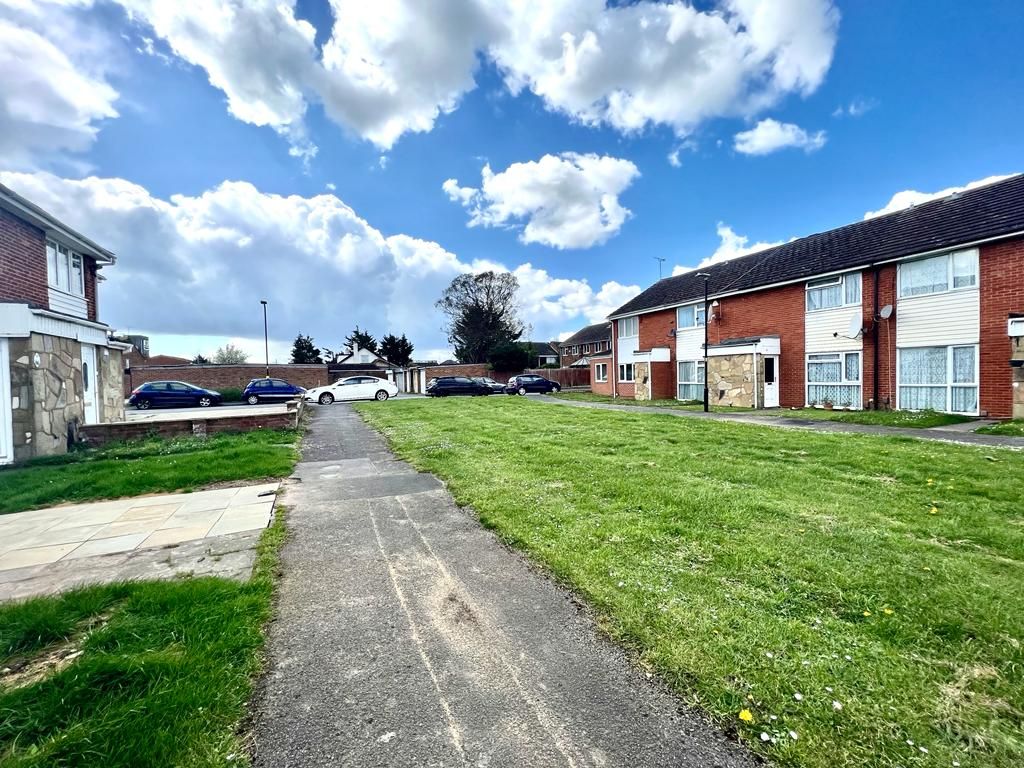 5 bed terraced house to rent in Trent Road, Langley SL3 Zoopla