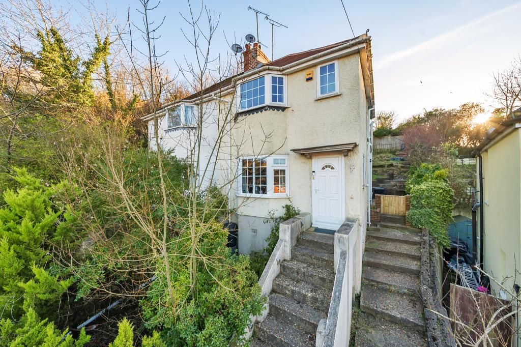 2 bed semidetached house for sale in High Buckinghamshire